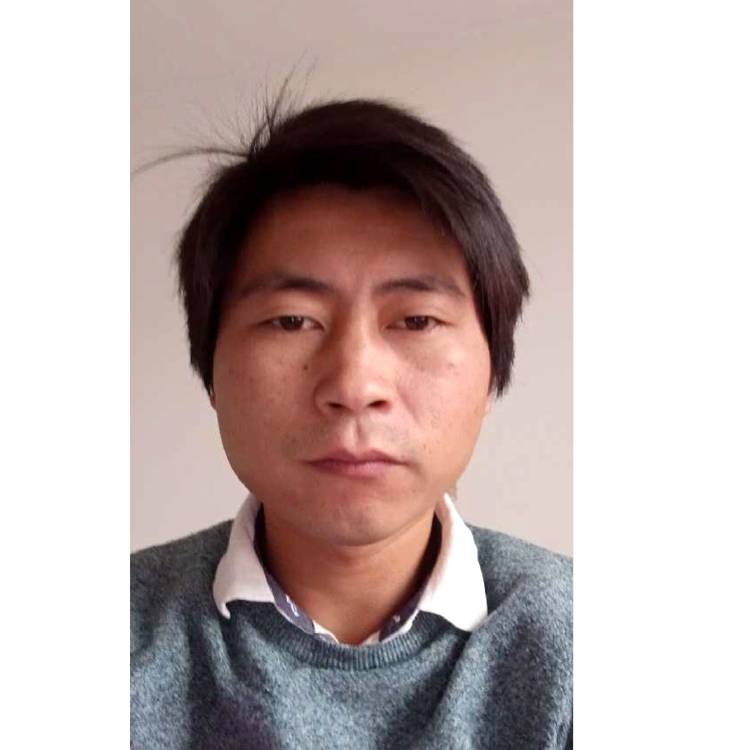 勤恳打晨阳的照片