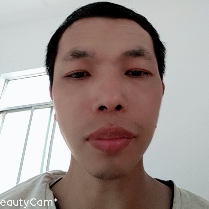 认真说电话的照片