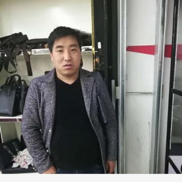树叶迎一个人的照片