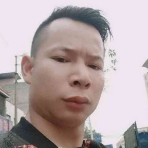 黄葵华的照片