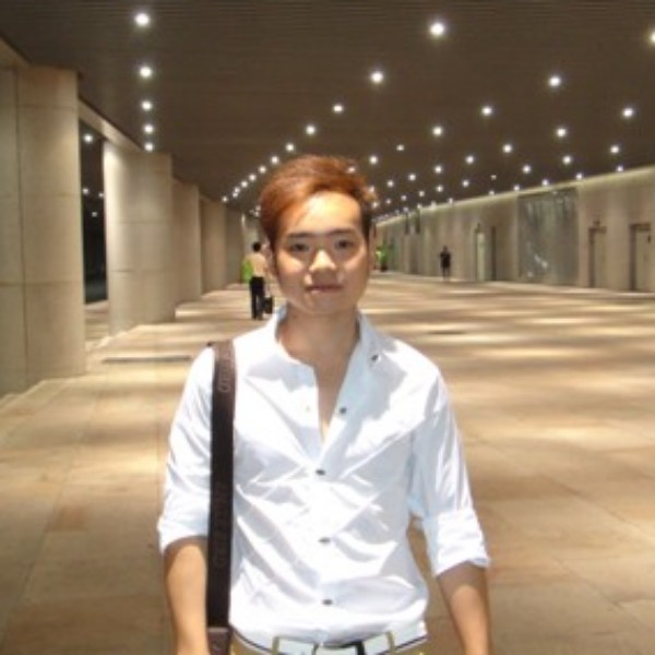 小海豚等待爱听歌的照片