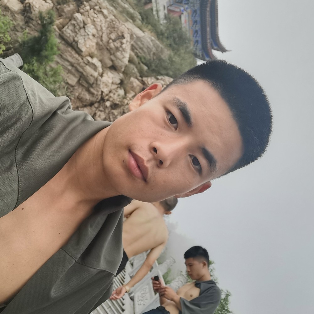 包容蹁跹溪流的照片