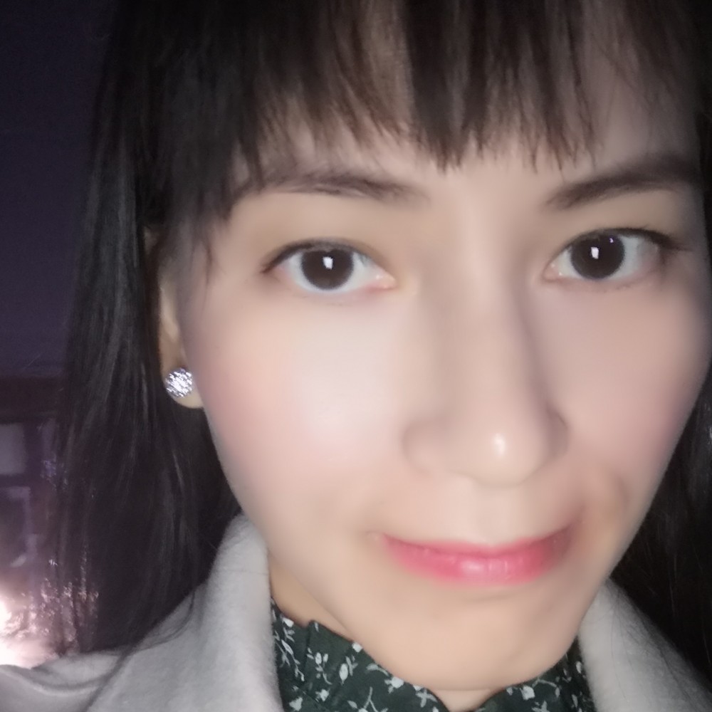 烦恼的妮称的照片