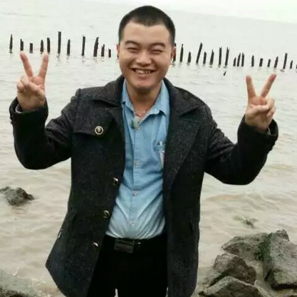 耳机倾心阳光的照片