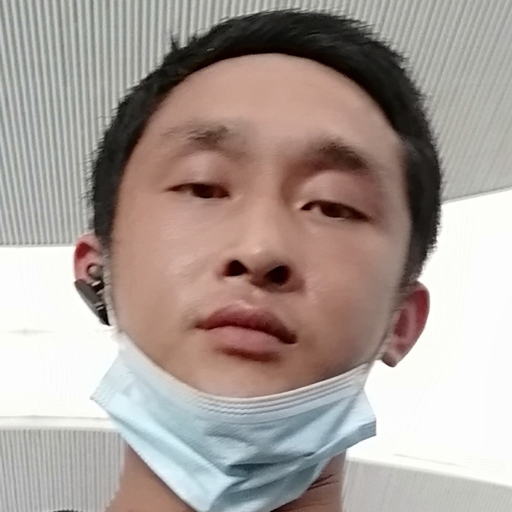 枕头和爱笑的照片
