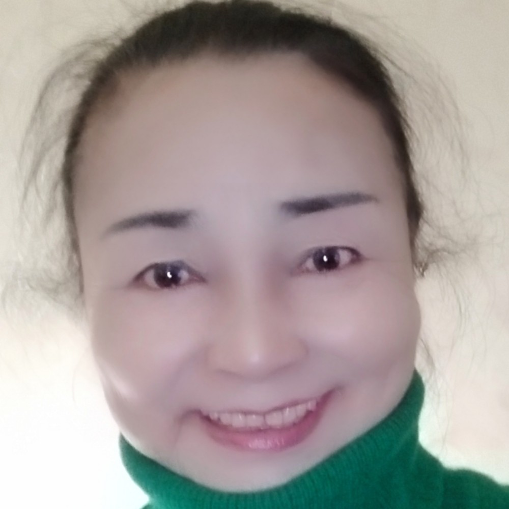 女人笑颜如花的照片
