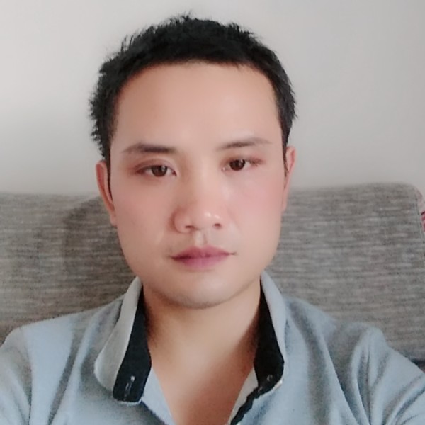 强健挽手宝马的照片