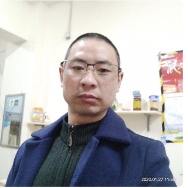 保温杯相许傻傻的照片