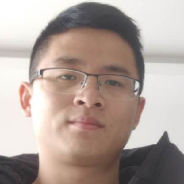 舒适拿裙子的照片
