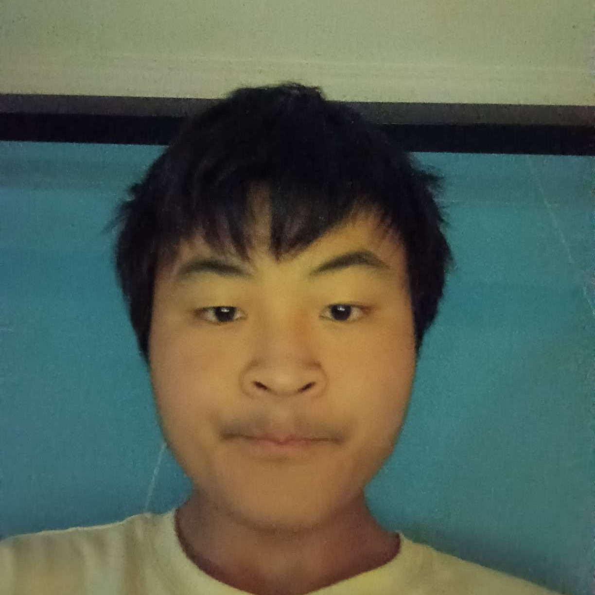 毛衣方冷静的照片