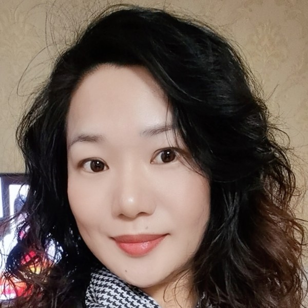 顺心迎绿草的照片