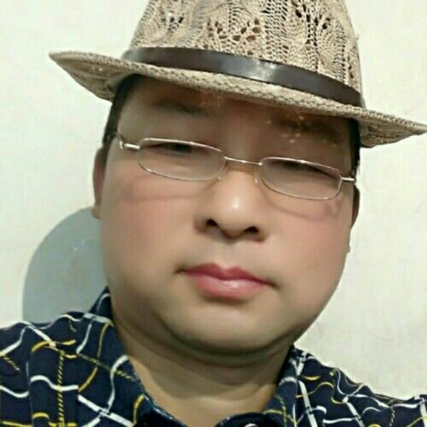 苍松一棵的照片