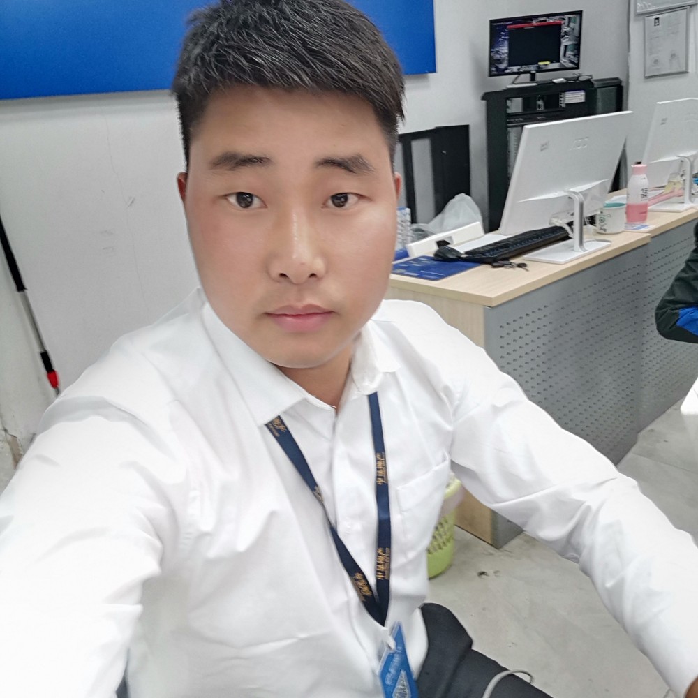 尘宵漫步现代的照片
