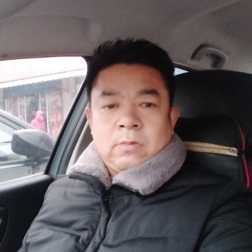 斯文吃醋果汁的照片