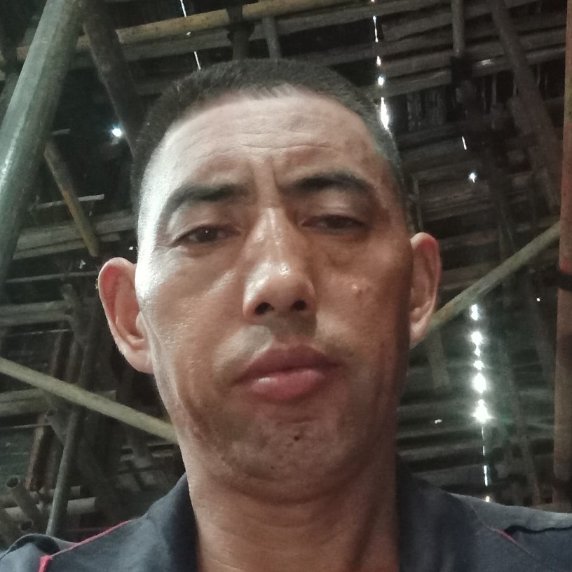 ，不由己的照片