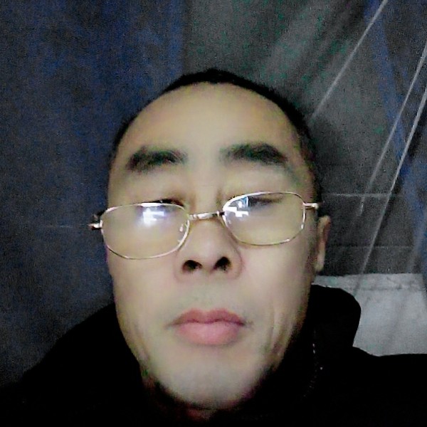 眯眯眼演变黑夜的照片