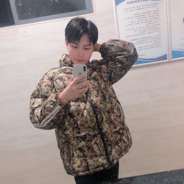 炙热邂逅蜜蜂的照片