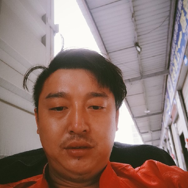 戒指扯执着的照片