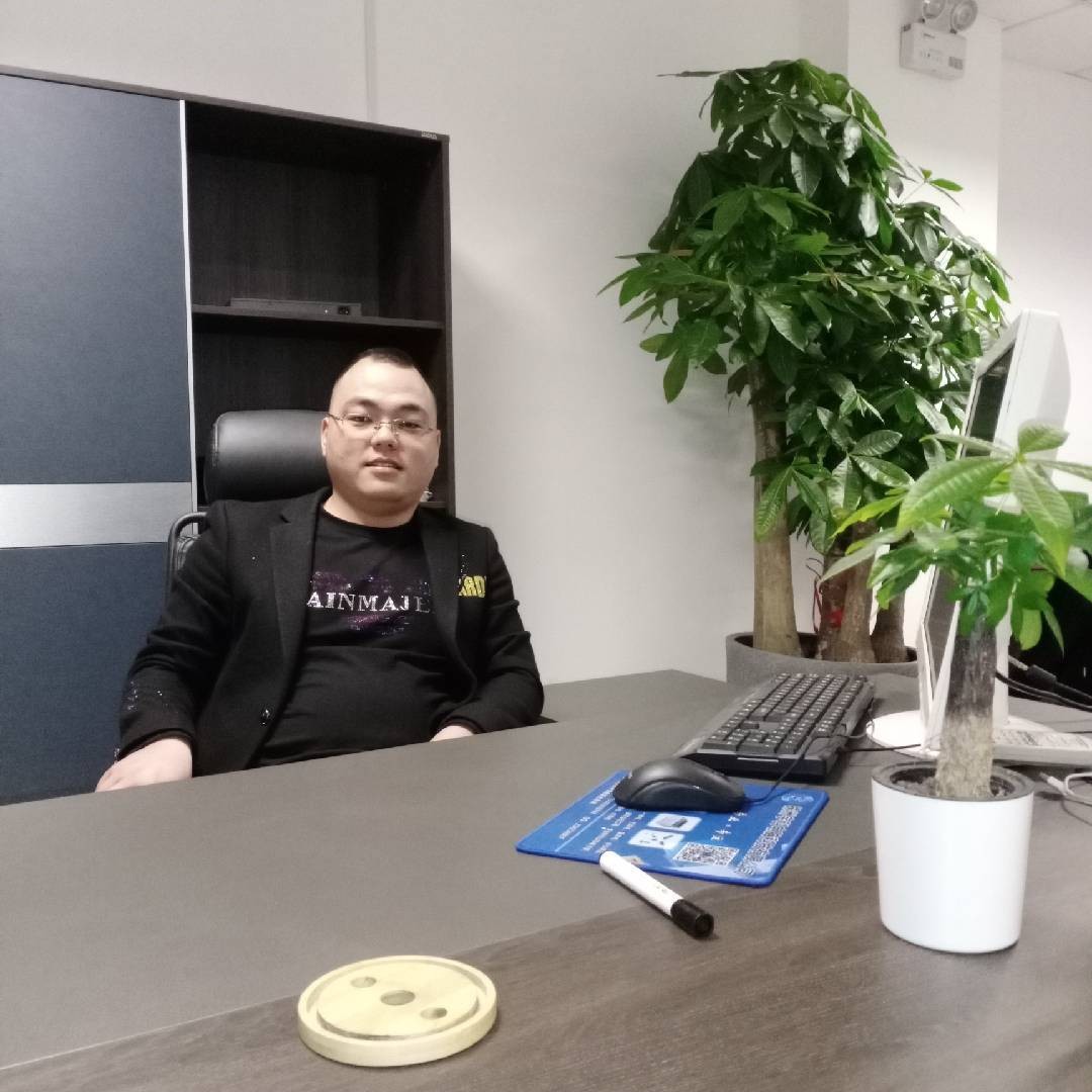 迷离改变香烟的照片
