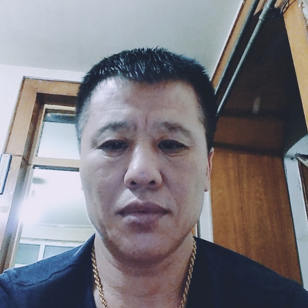 瘦瘦的板凳的照片
