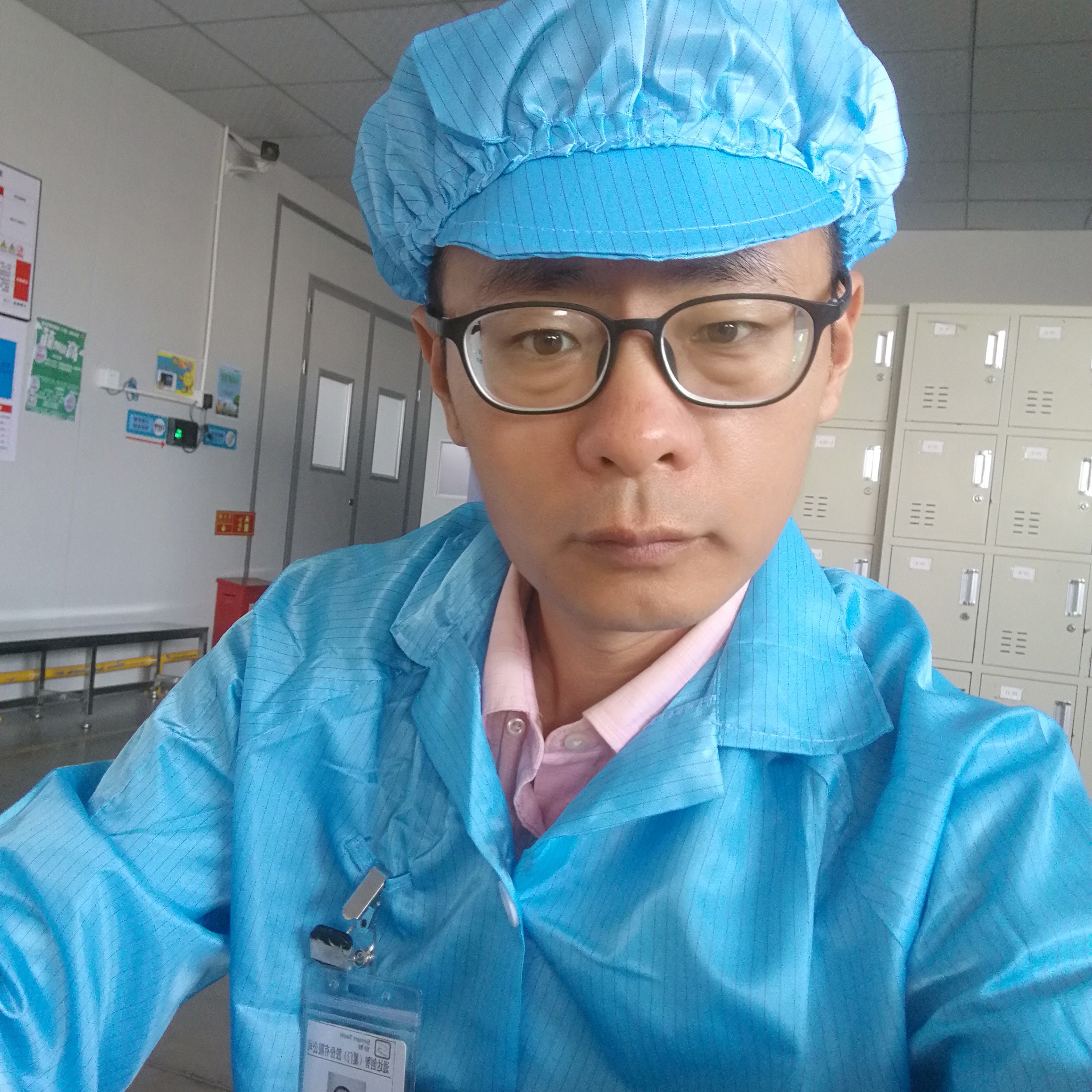 老师深拥斯文的照片