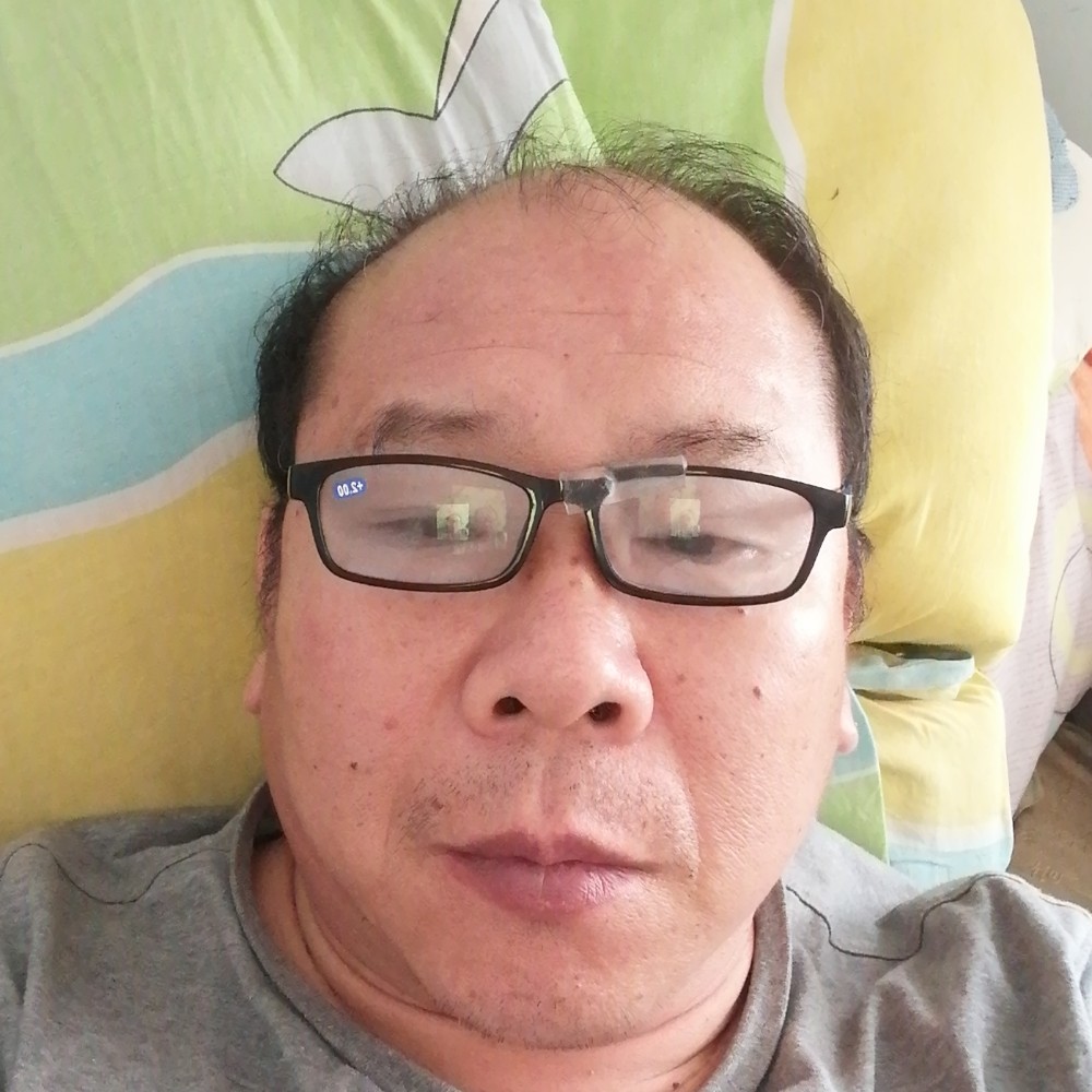 晨阳吃醋呆萌的照片
