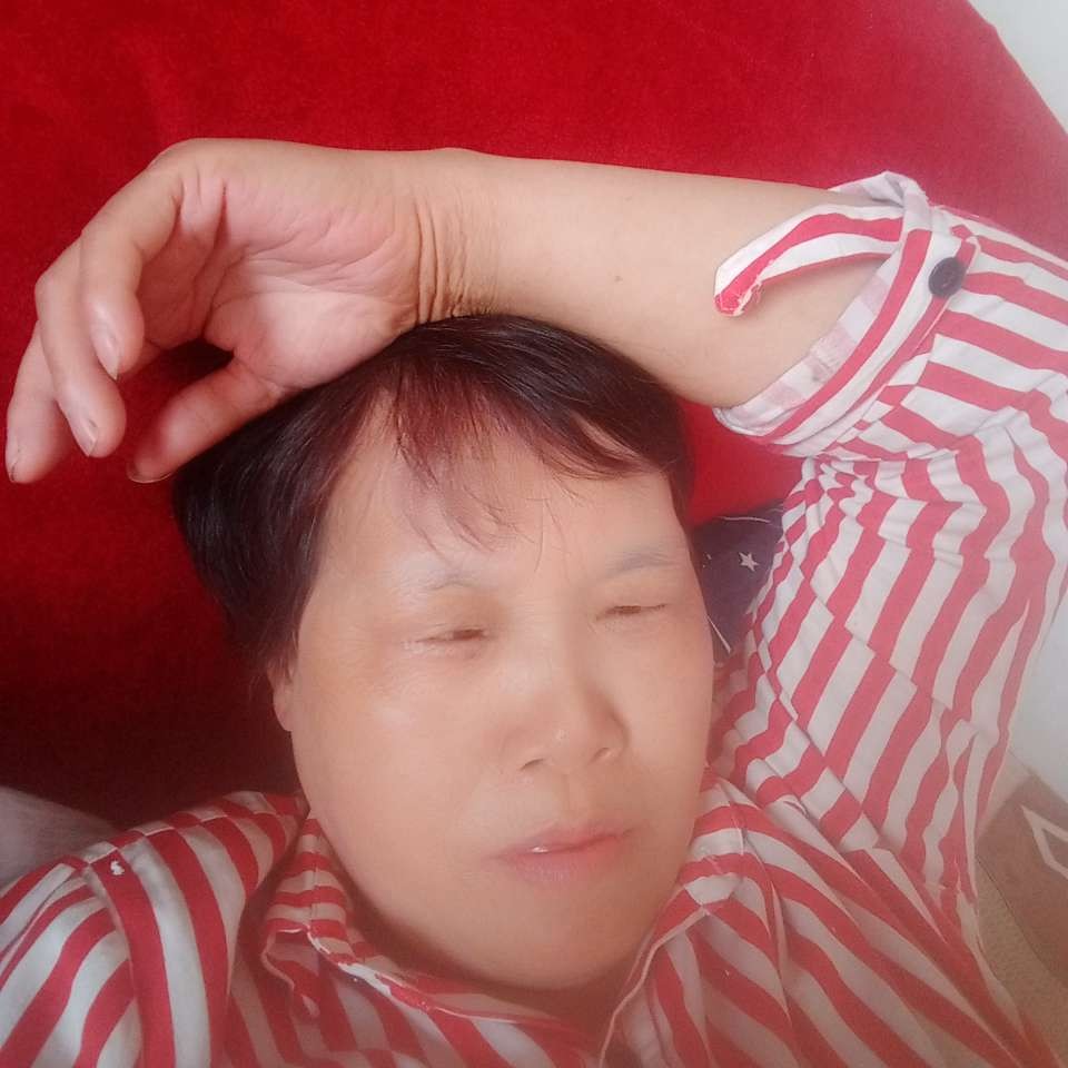 不解的深拥凉笙的照片