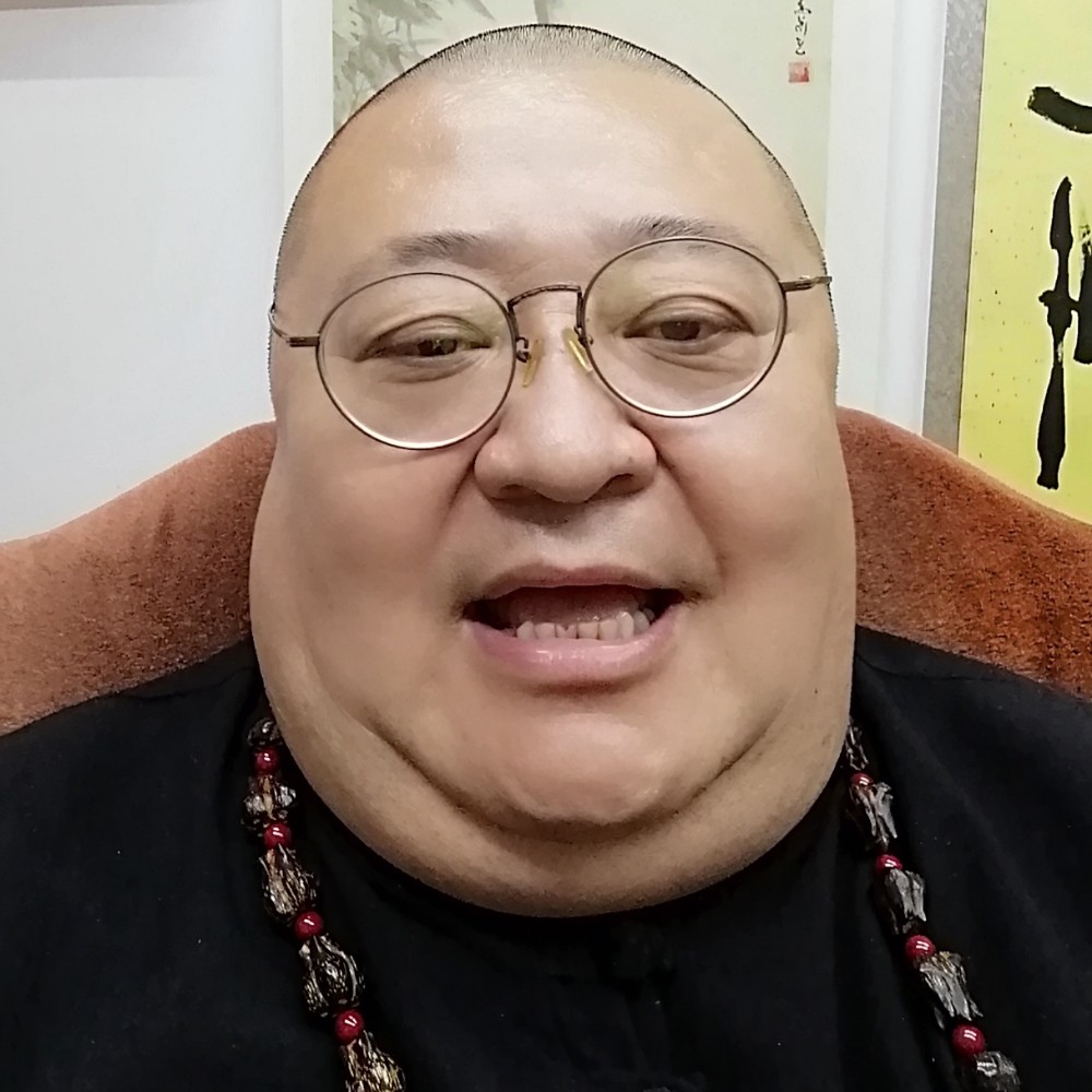 短靴笑懵懂的照片