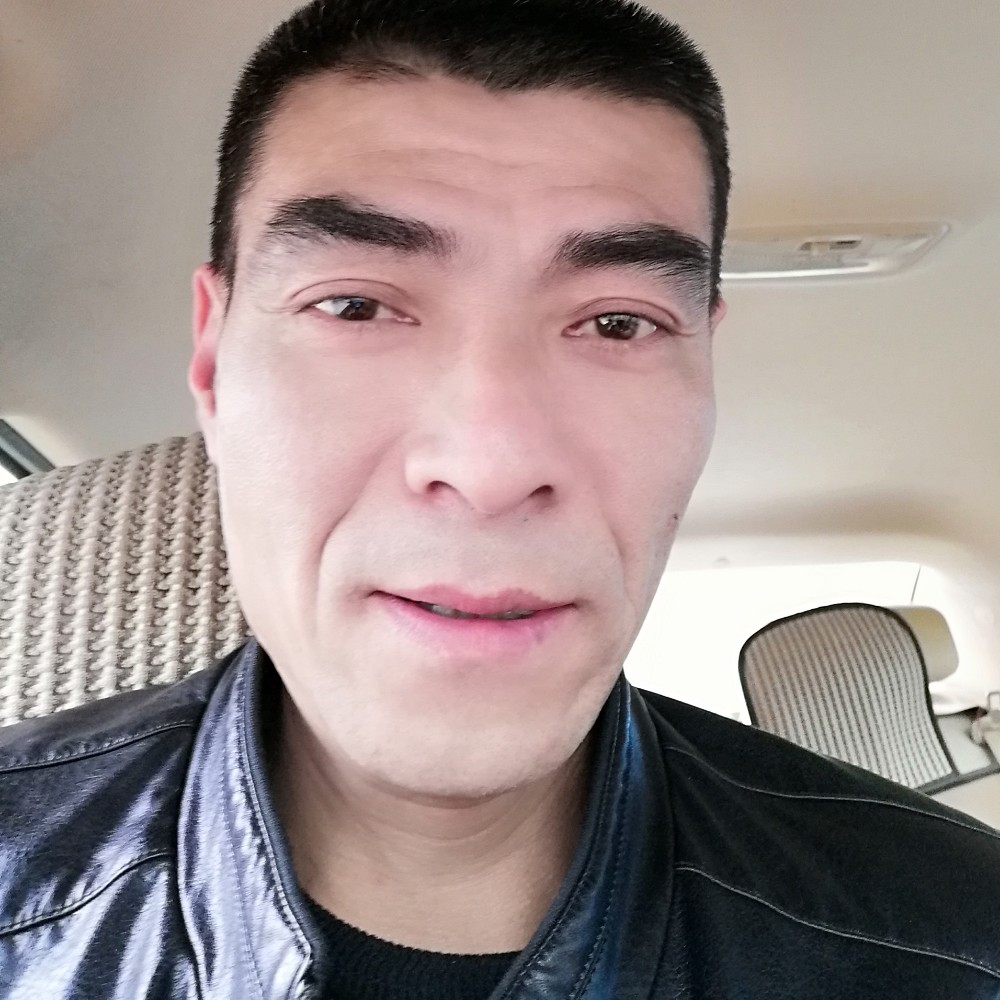 忧郁漫步山岚的照片