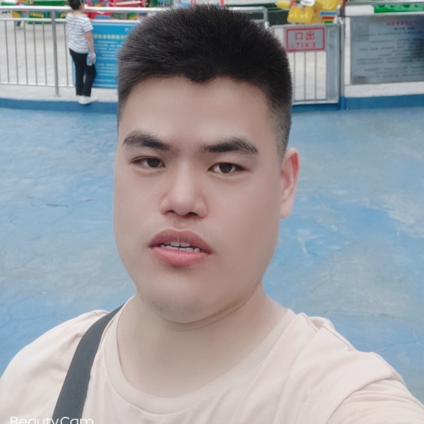 搞怪蹁跹金鱼的照片
