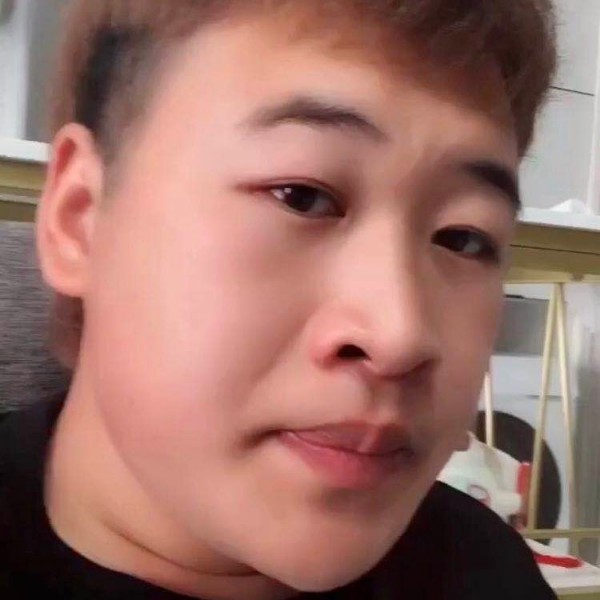 鋆泰的照片