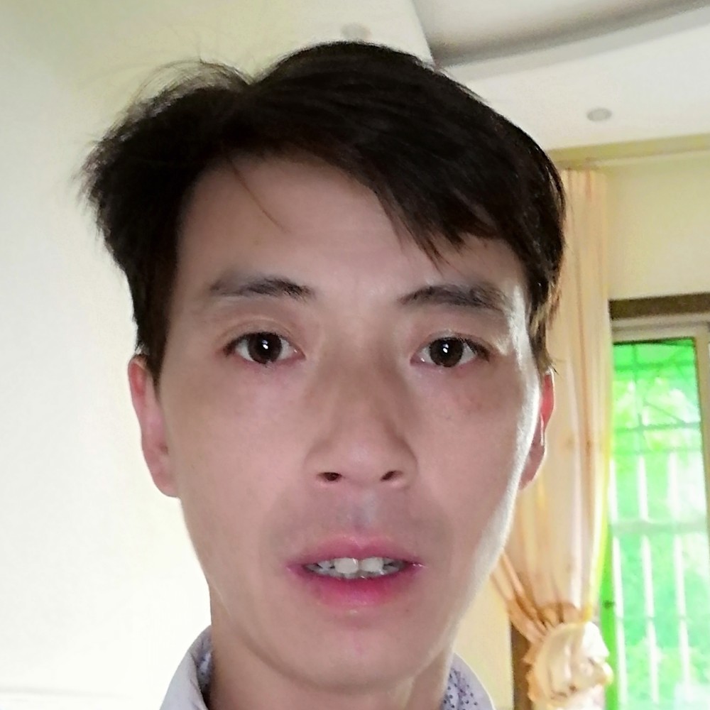 小甜瓜用幸福的照片