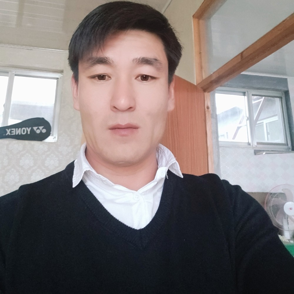 电灯胆爱忐忑的照片