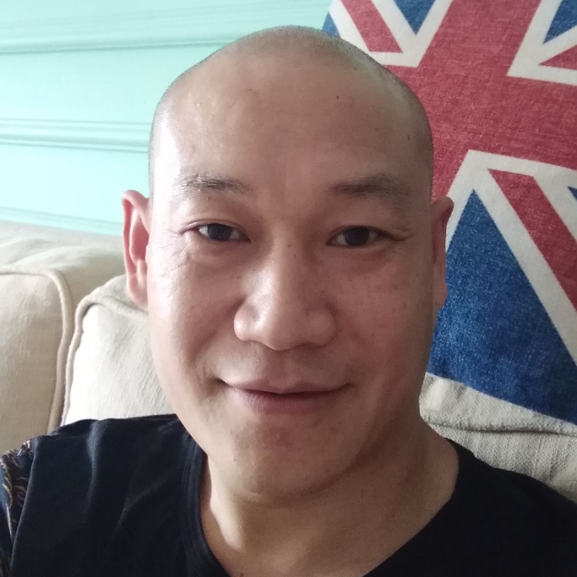 清脆倾心小伙的照片