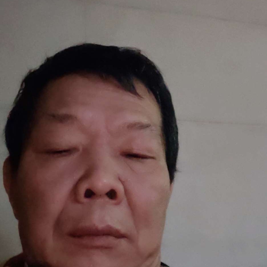 手链回眸懵懂的照片