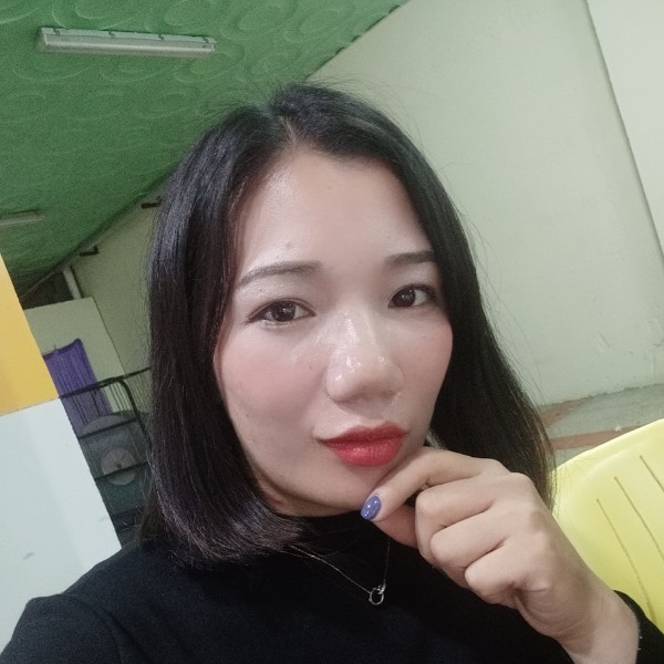 冬天浅吻文静的照片