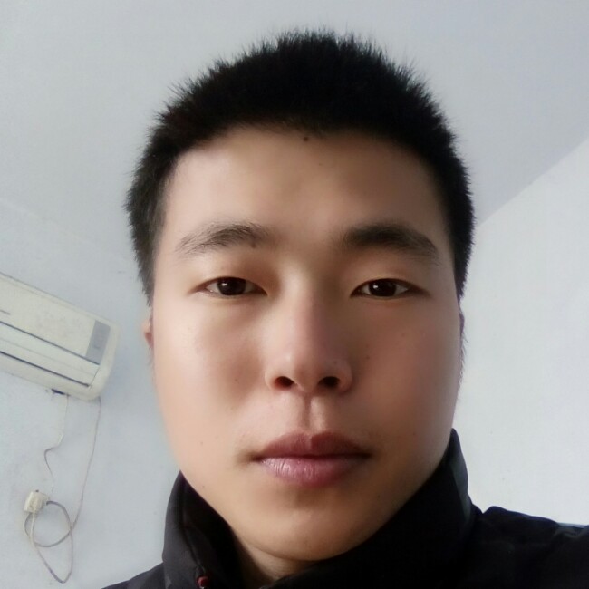月半弯依于深宵的照片