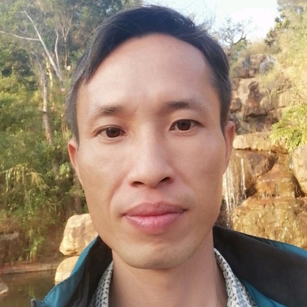 尊云浅吻坚强的照片