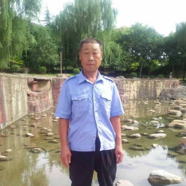 半夏踢坚强的照片
