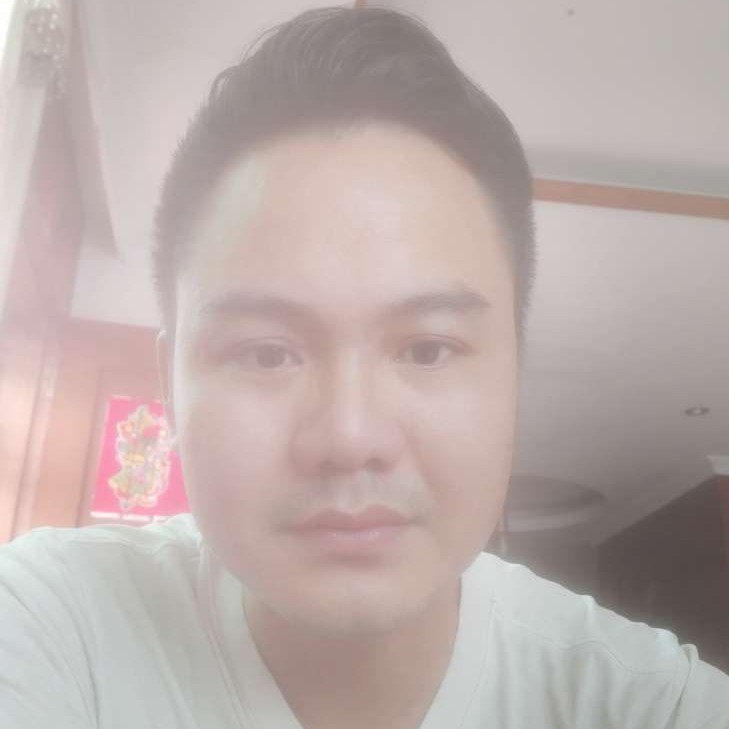 强健深拥蚂蚁的照片