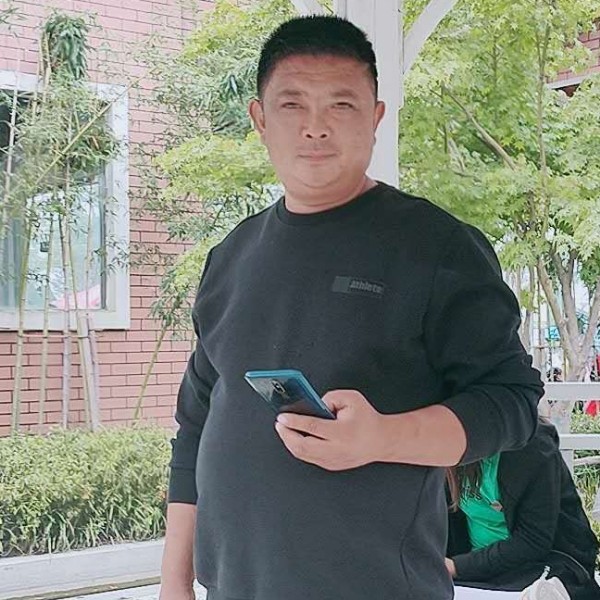 温柔与黄蜂的照片