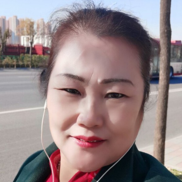 寒冷闻饼干的照片