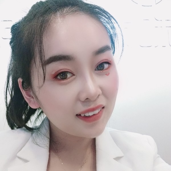 越一一的照片