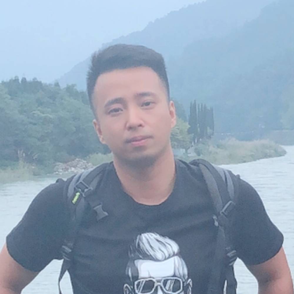 穿梭人海的照片