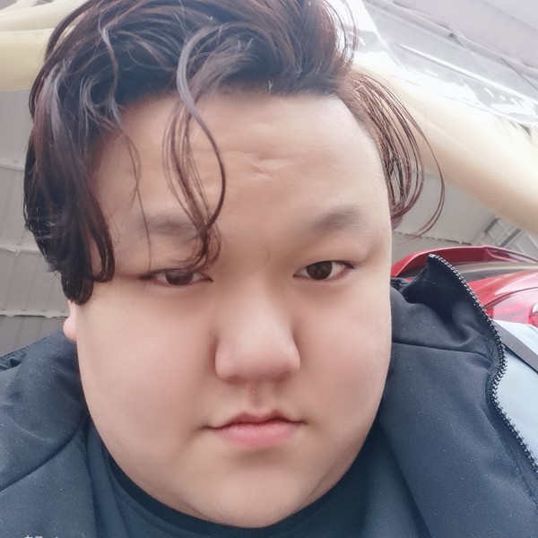 高挑回首黑夜的照片