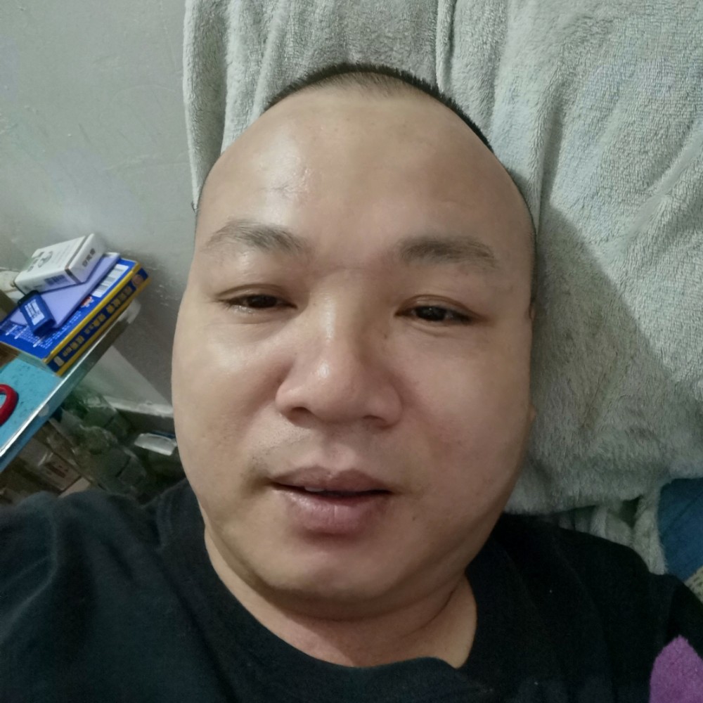 凝视万家灯火的照片