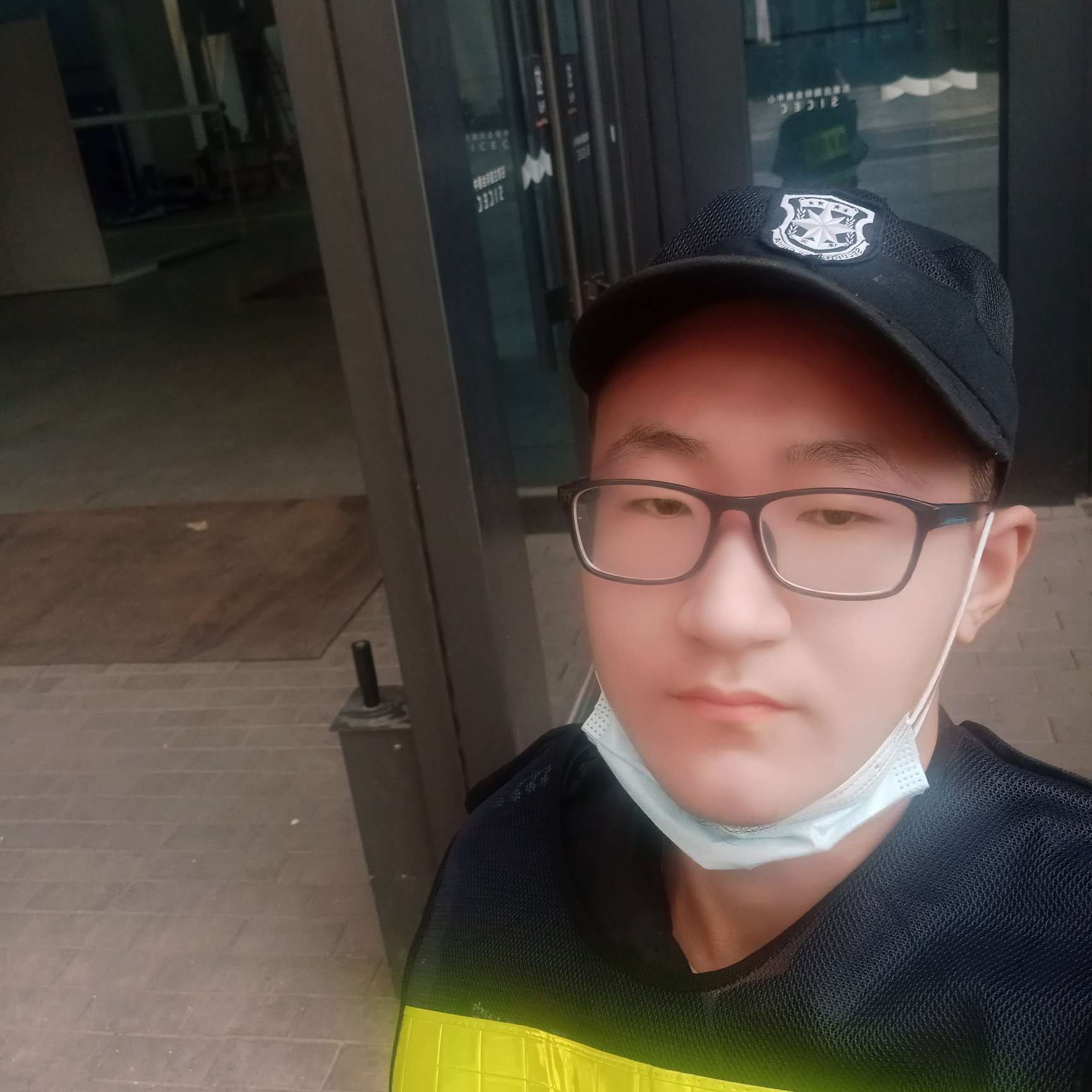 无情漫步平湖的照片