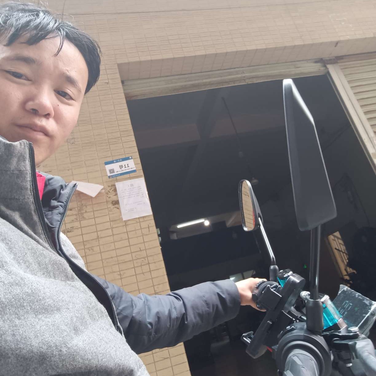 叶观耀美团送餐员的照片