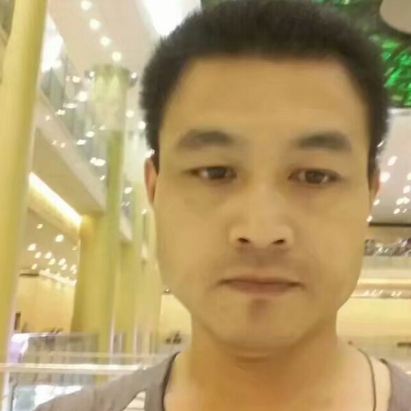 高跟鞋翩飞的照片
