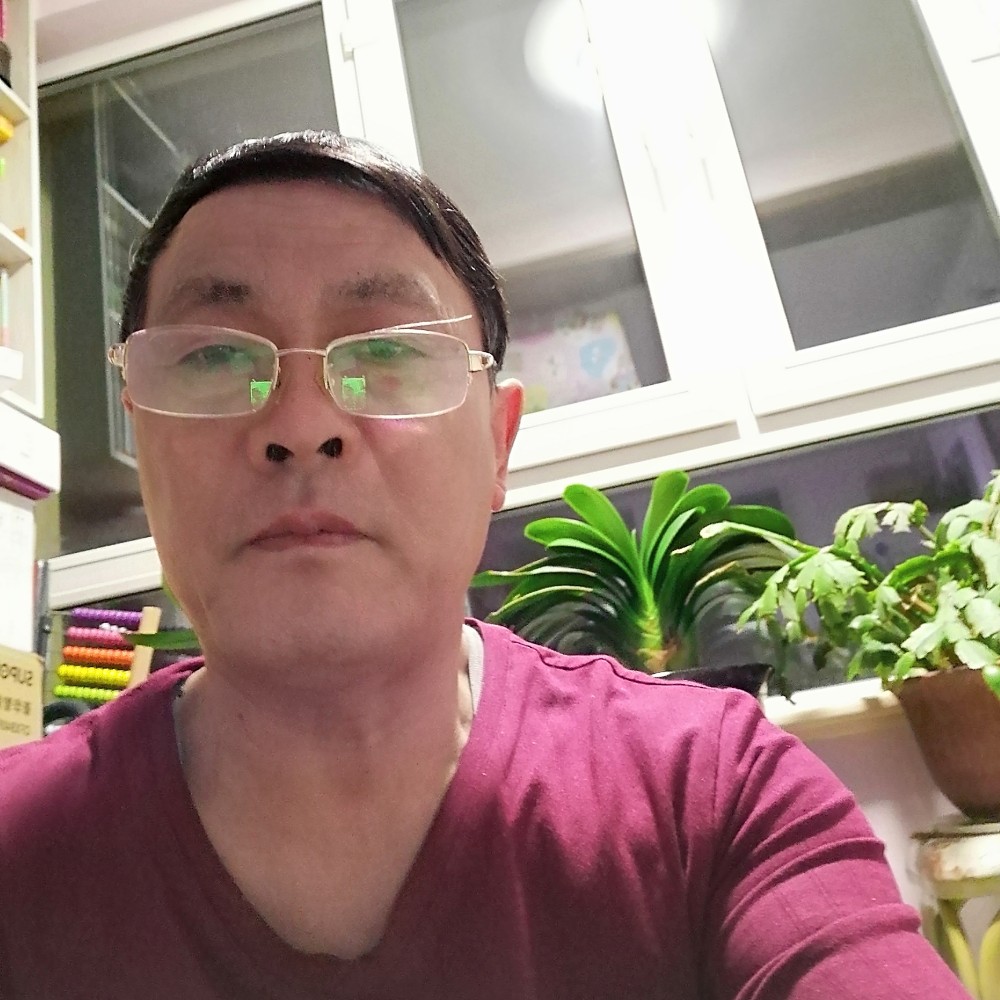 西装保卫老实的照片